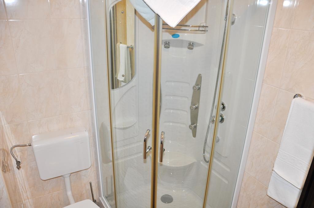 Hotel Thomas Bucharest Room photo